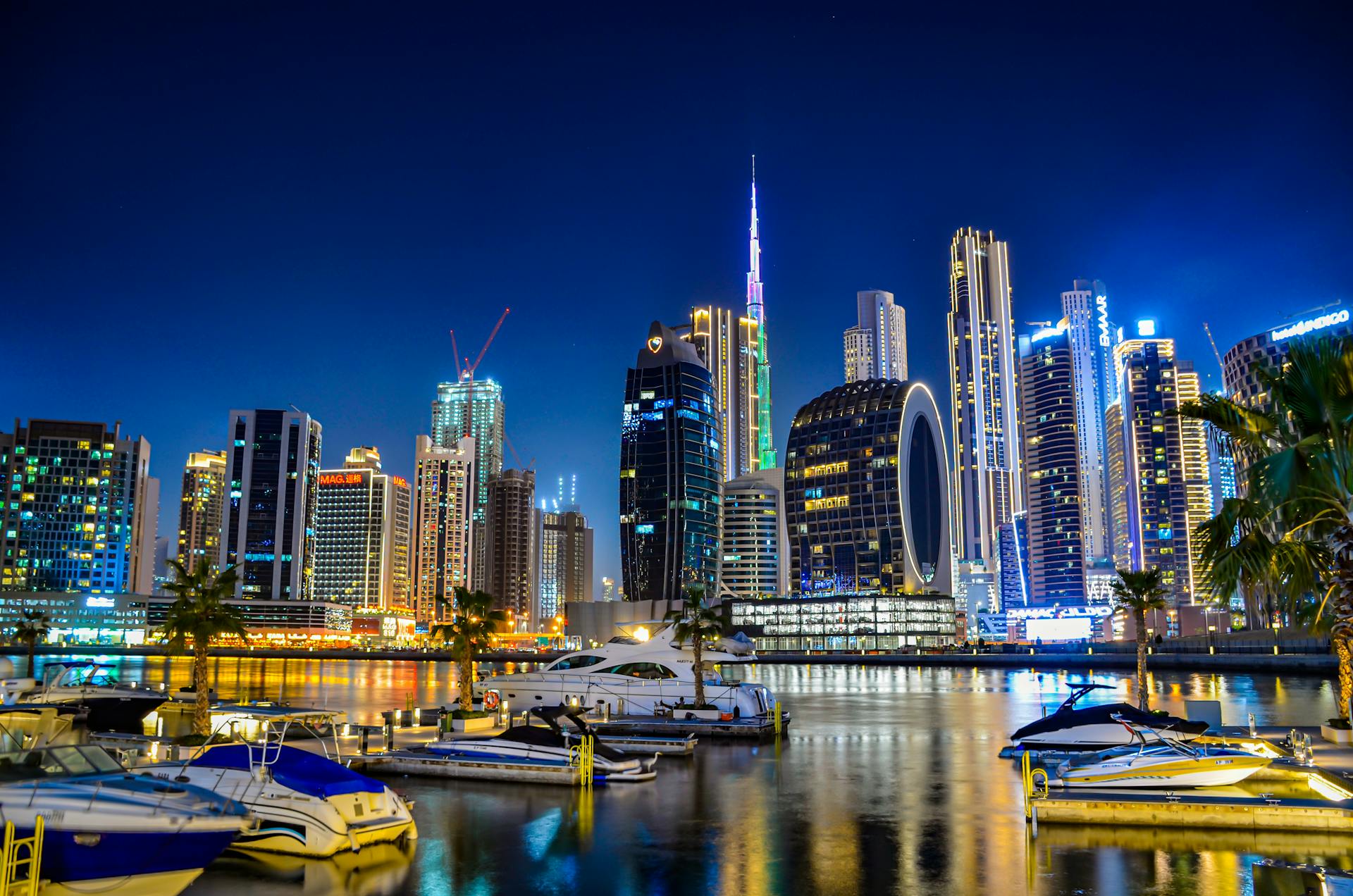business-bay-dubai-night
